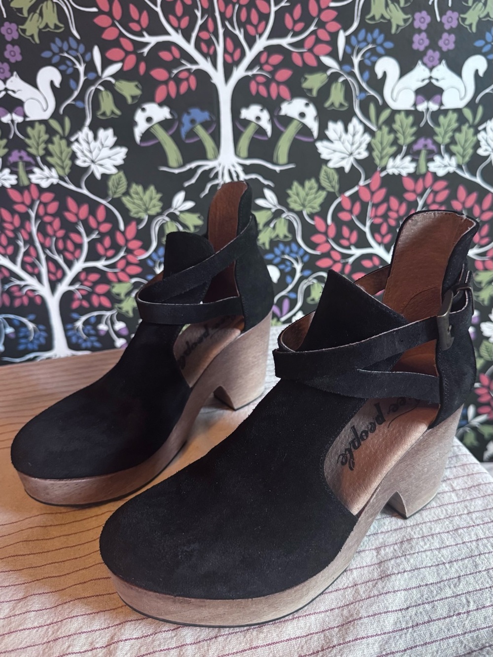 Free People - Cedar Leather Clog (black suede) - like new! size 8us/38eu - Picture 2 of 14